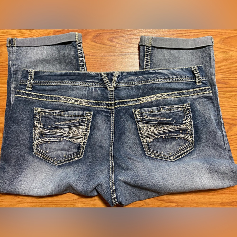 Maurices Medium Wash Denim Capris